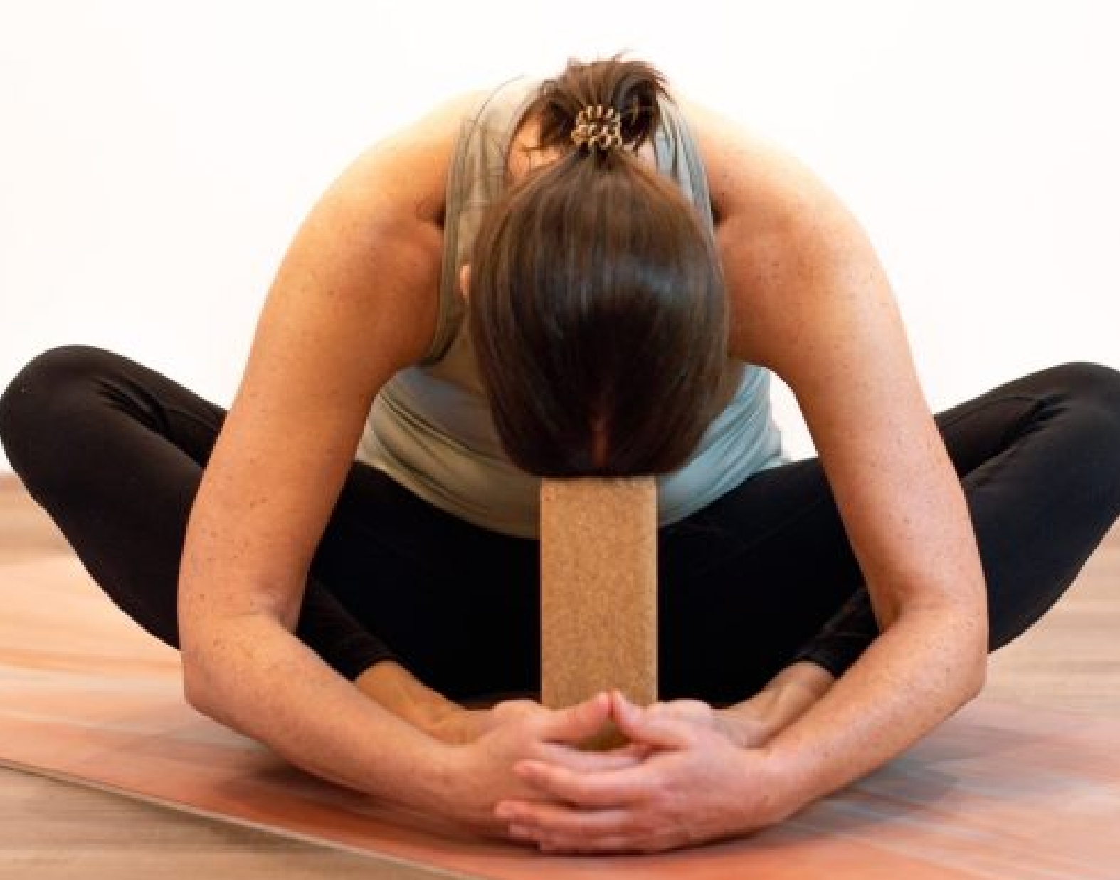 Heike Cabrera bei einer Yoga-Übung.